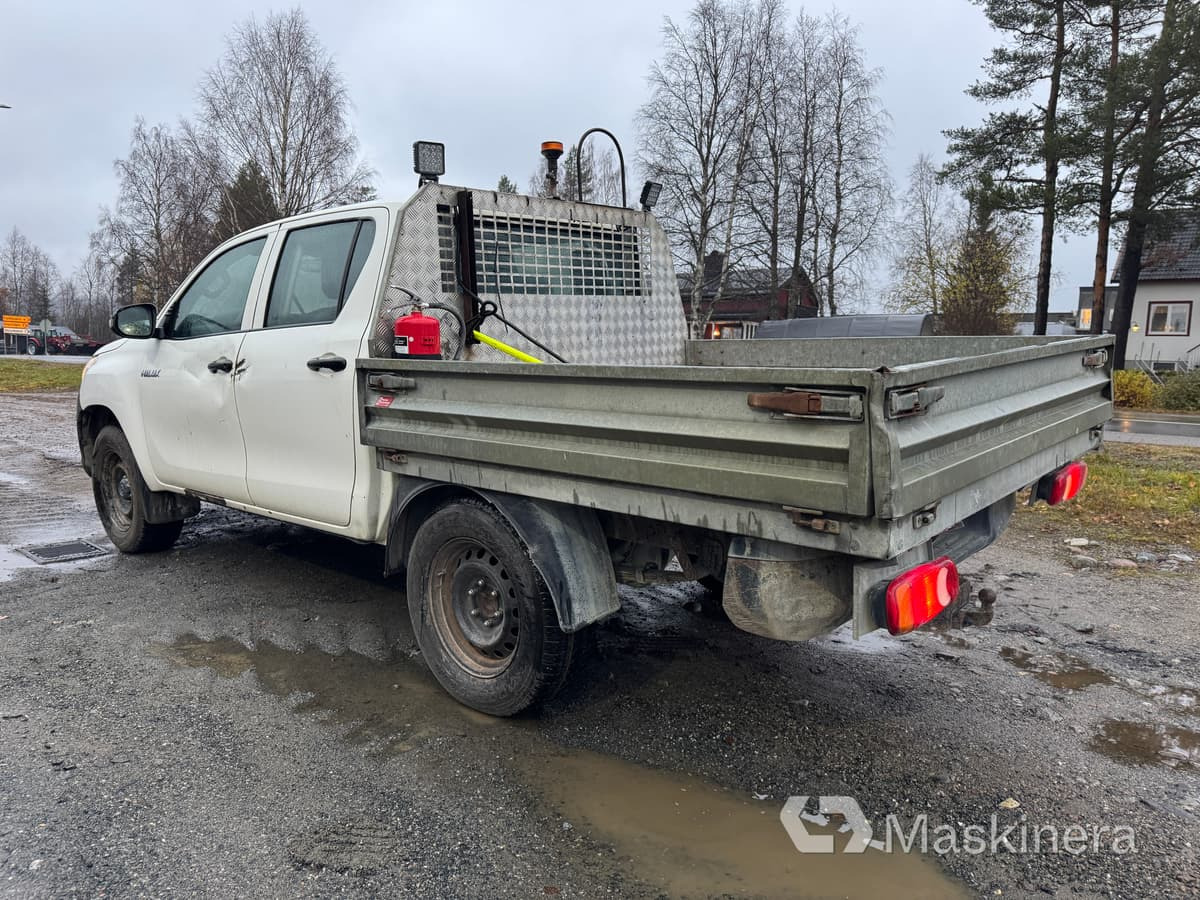 Pickup Toyota Hilux -18 Dubbelhytt - Kis furgon: 3 kép. Pickup Toyota Hilux -18 Dubbelhytt - Kis furgon: 3 kép.
