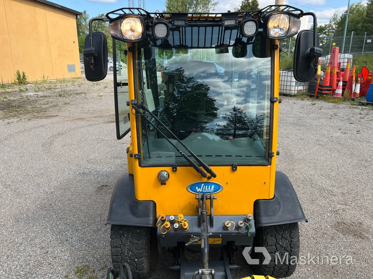 Hóeltakarító gép Redskapsbärare Wille 265-C22-3A med tillbehör: 10 kép. Hóeltakarító gép Redskapsbärare Wille 265-C22-3A med tillbehör: 10 kép.