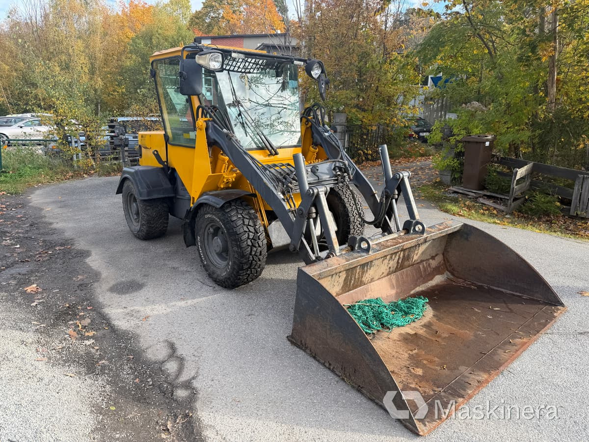 Redskapsbärare Wille 455B med snöutrustning - Gumikerekes homlokrakodó: 4 kép. Redskapsbärare Wille 455B med snöutrustning - Gumikerekes homlokrakodó: 4 kép.
