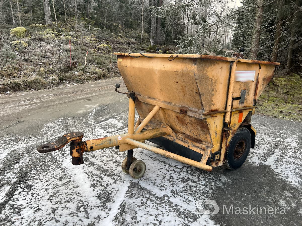 Sandspridare Friggeåkers Verkstäder T12EU - Homok-/ Sószóró: 1 kép. Sandspridare Friggeåkers Verkstäder T12EU - Homok-/ Sószóró: 1 kép.