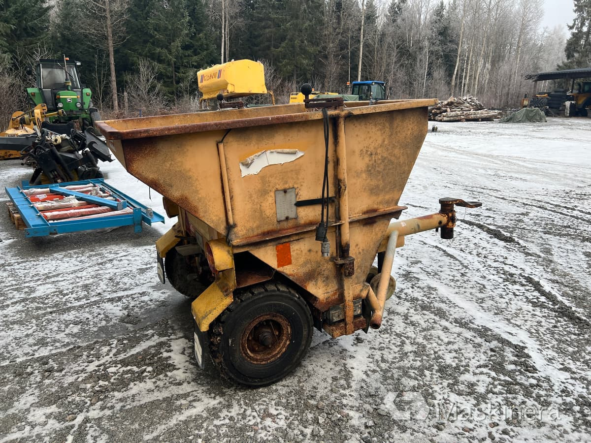 Sandspridare Friggeåkers Verkstäder T12EU - Homok-/ Sószóró: 5 kép. Sandspridare Friggeåkers Verkstäder T12EU - Homok-/ Sószóró: 5 kép.