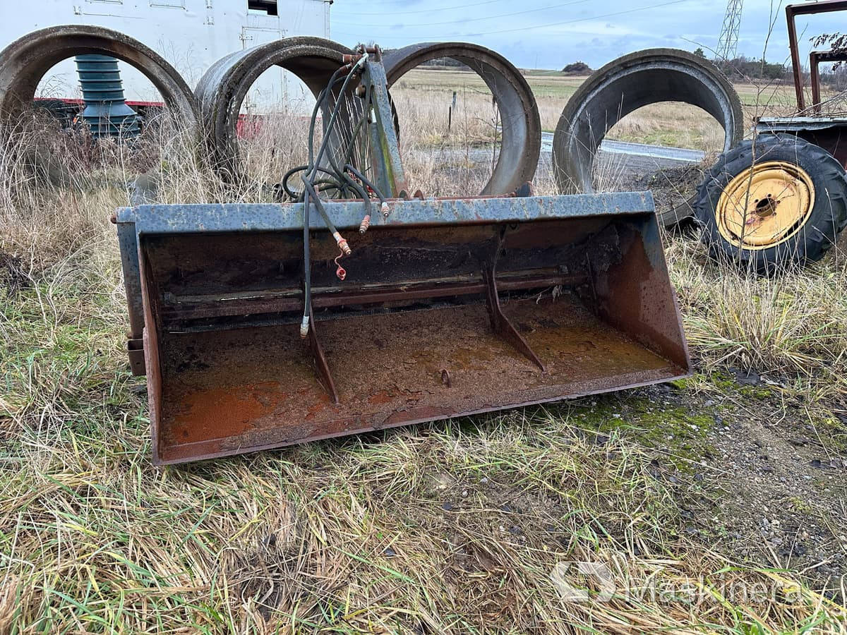 Sandspridare Valsspridare YSTA - Homok-/ Sószóró: 2 kép. Sandspridare Valsspridare YSTA - Homok-/ Sószóró: 2 kép.