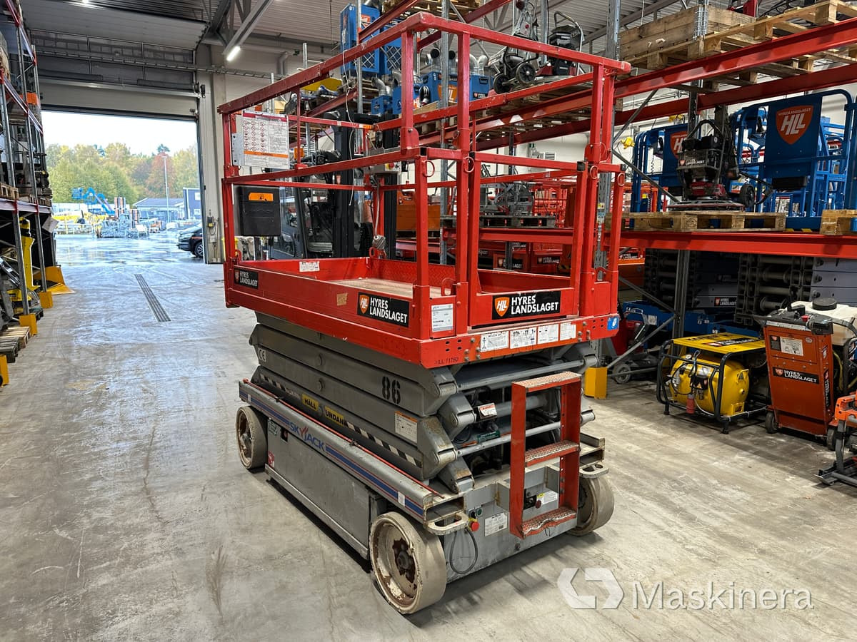 Saxlift Skyjack SJ4626 - Ollós emelő: 5 kép. Saxlift Skyjack SJ4626 - Ollós emelő: 5 kép.