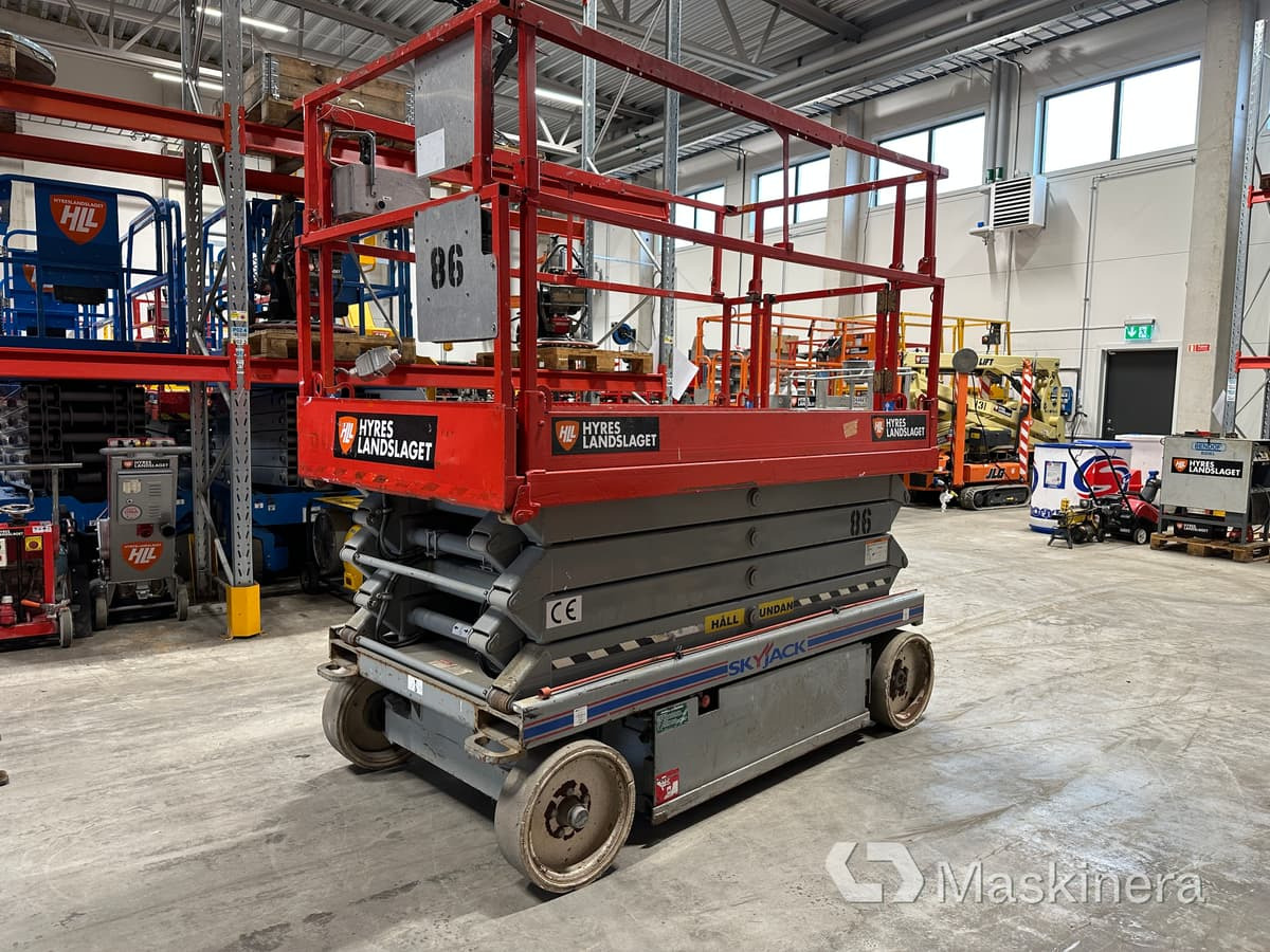 Saxlift Skyjack SJ4626 - Ollós emelő: 4 kép. Saxlift Skyjack SJ4626 - Ollós emelő: 4 kép.