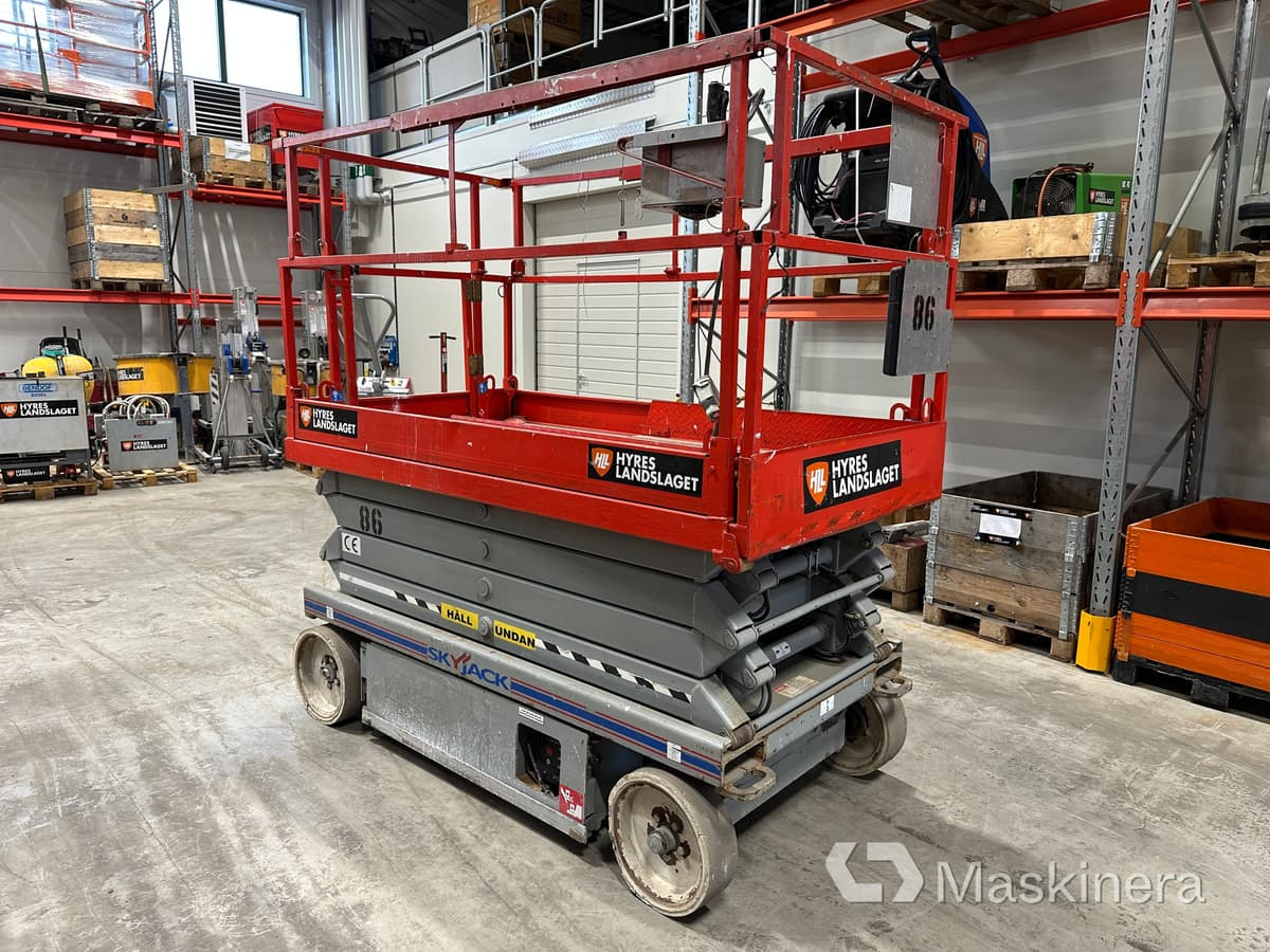 Saxlift Skyjack SJ4626 - Ollós emelő: 2 kép. Saxlift Skyjack SJ4626 - Ollós emelő: 2 kép.