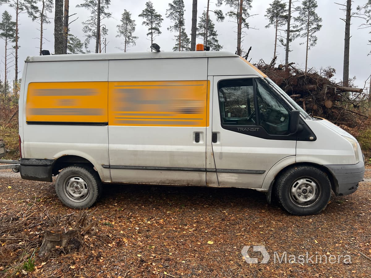 Skåpbil Ford Transit - Furgon: 4 kép. Skåpbil Ford Transit - Furgon: 4 kép.