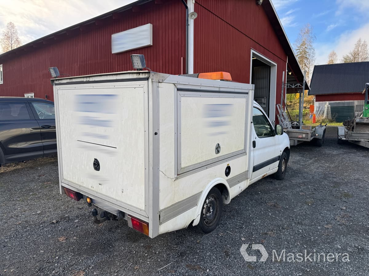 Skåpbil Peugeot Partner 1.6 HDI - Kis furgon: 5 kép. Skåpbil Peugeot Partner 1.6 HDI - Kis furgon: 5 kép.