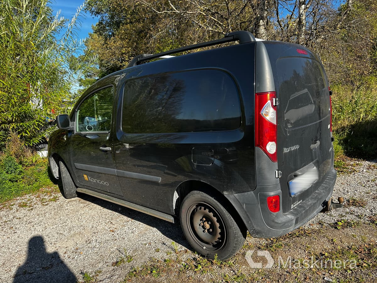 Skåpbil Renault Kangoo - Kis furgon: 2 kép. Skåpbil Renault Kangoo - Kis furgon: 2 kép.