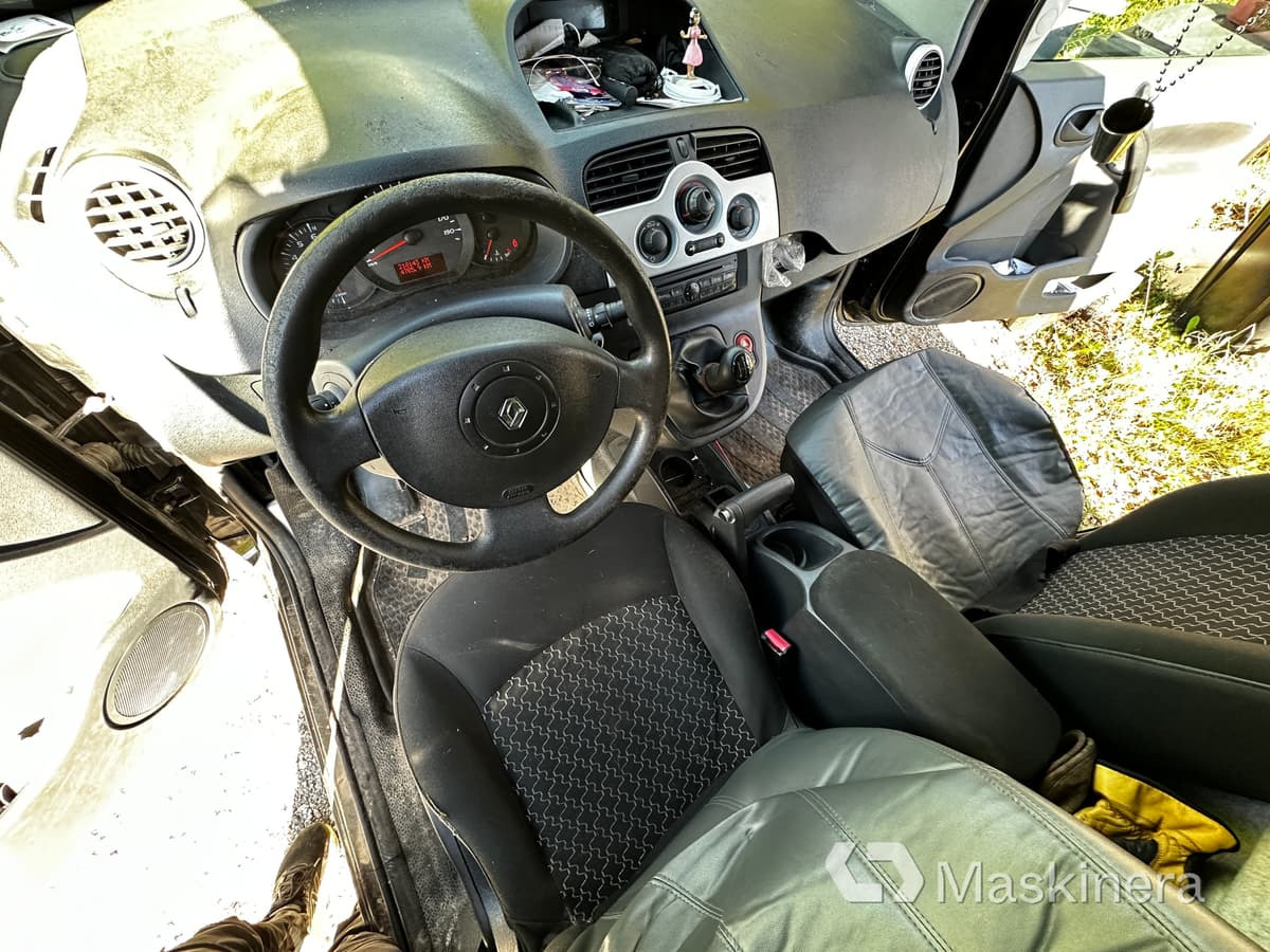 Kis furgon Skåpbil Renault Kangoo: 17 kép. Kis furgon Skåpbil Renault Kangoo: 17 kép.