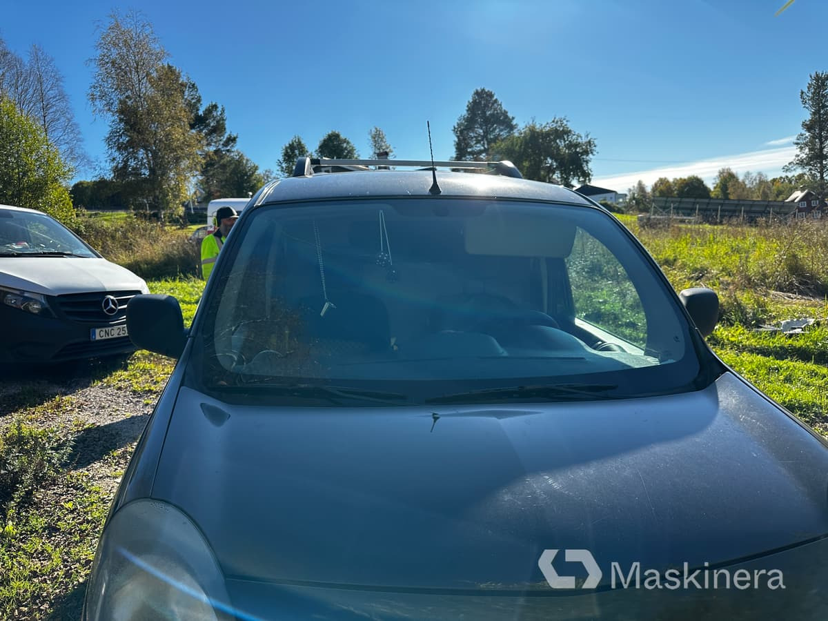 Kis furgon Skåpbil Renault Kangoo: 9 kép. Kis furgon Skåpbil Renault Kangoo: 9 kép.