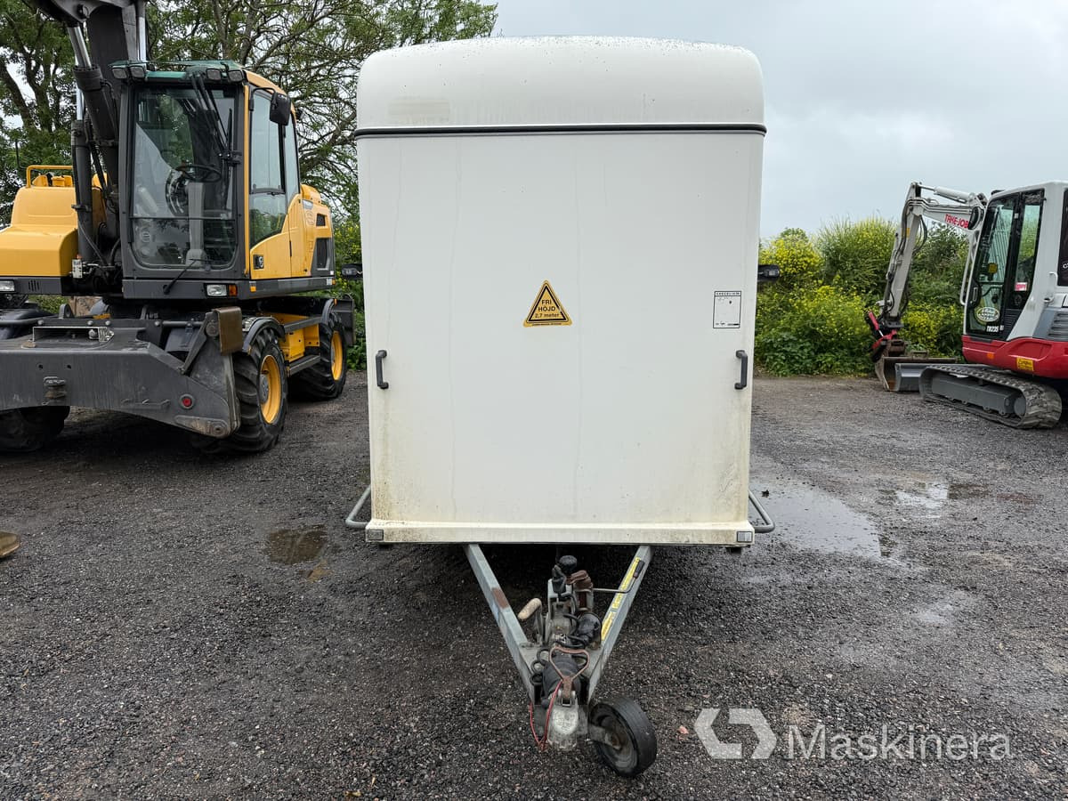 Skåpsläp Thule tgab Ce 100035R - Pótkocsi dobozos: 2 kép. Skåpsläp Thule tgab Ce 100035R - Pótkocsi dobozos: 2 kép.