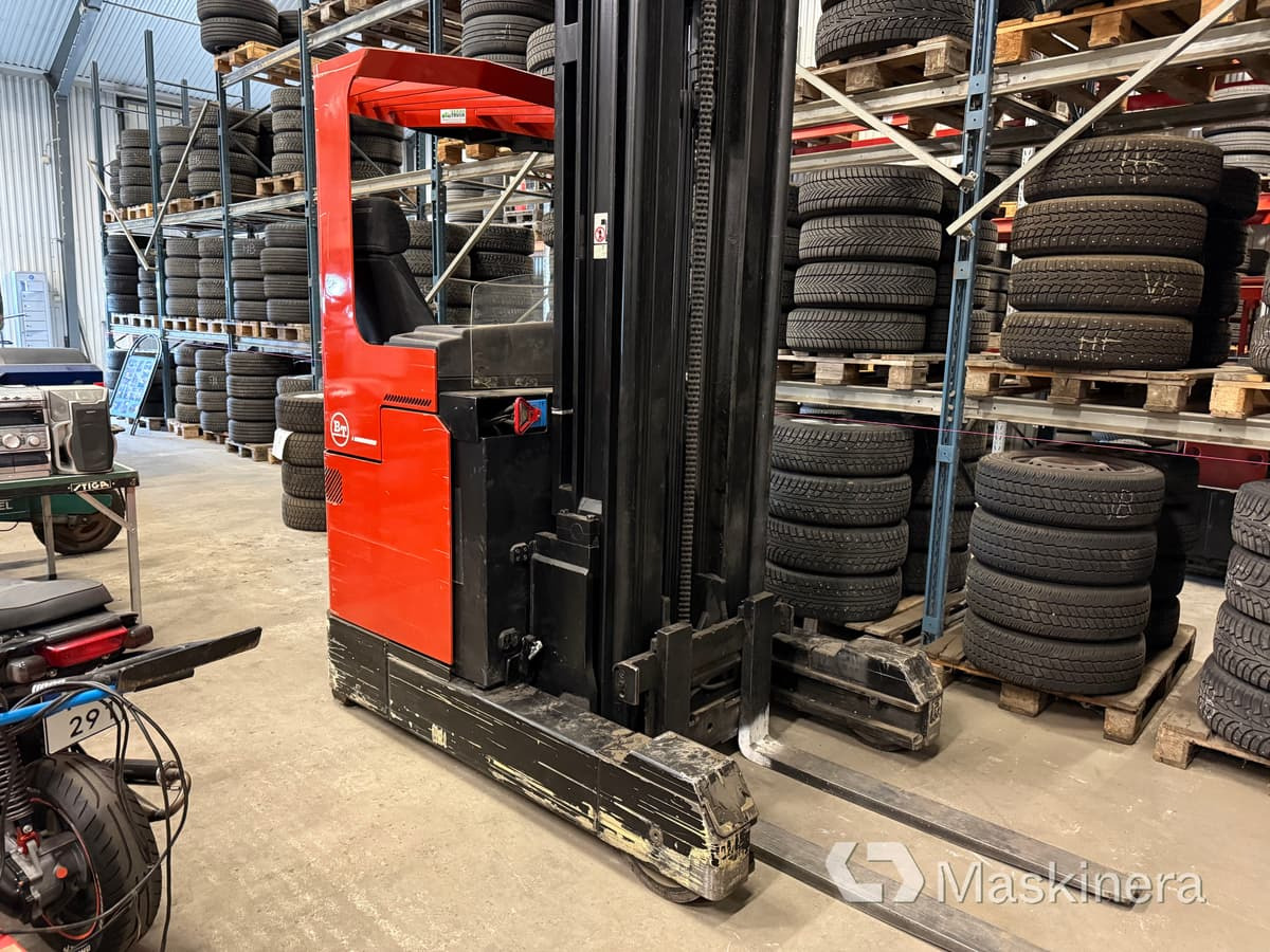 Skjutstativtruck BT Reflex RR E8/14 - Tolóoszlopos targoncá: 1 kép. Skjutstativtruck BT Reflex RR E8/14 - Tolóoszlopos targoncá: 1 kép.