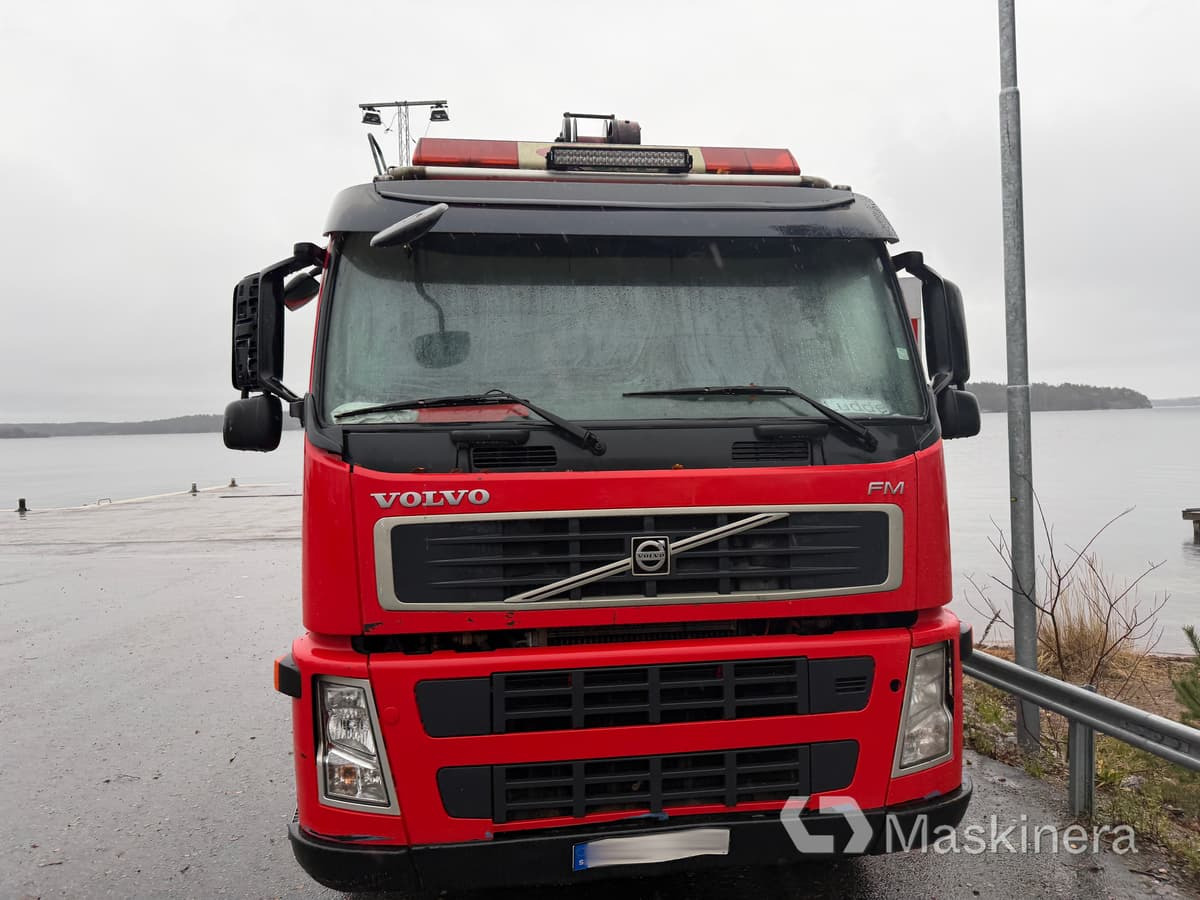 Sopbil Volvo FM 330 6x2 - Szemetesautó: 2 kép. Sopbil Volvo FM 330 6x2 - Szemetesautó: 2 kép.