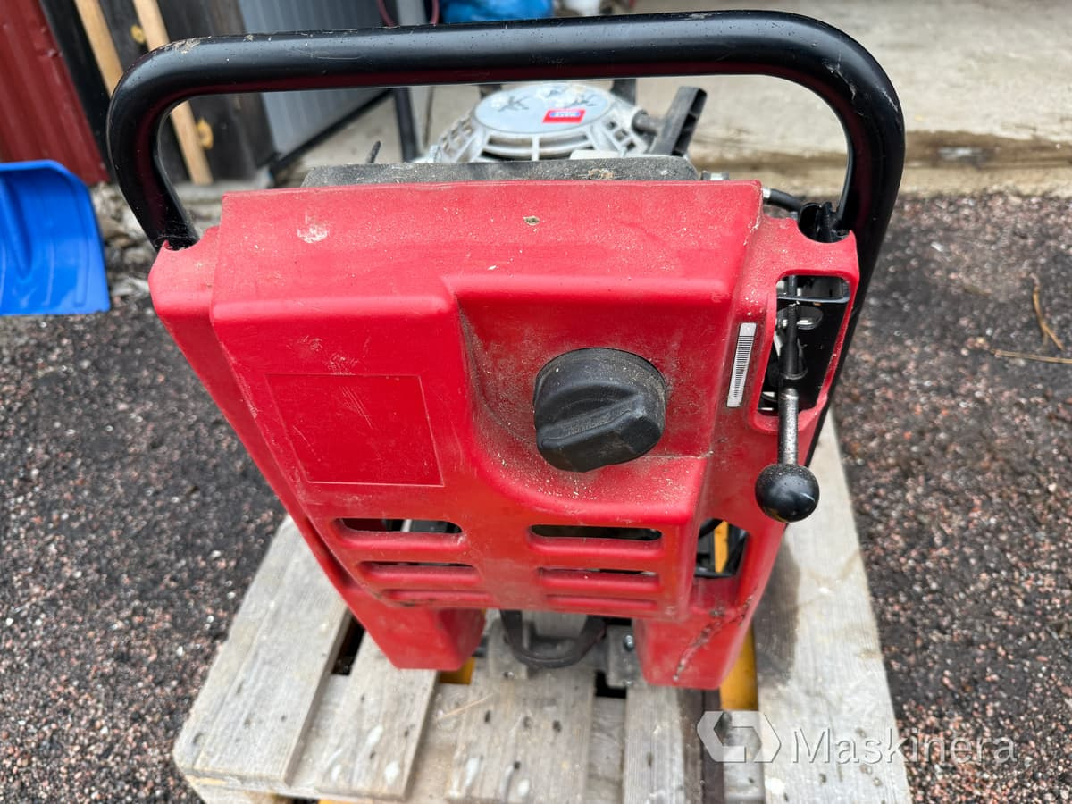 Lapvibrátor Stamp Swepac T84: 7 kép. Lapvibrátor Stamp Swepac T84: 7 kép.