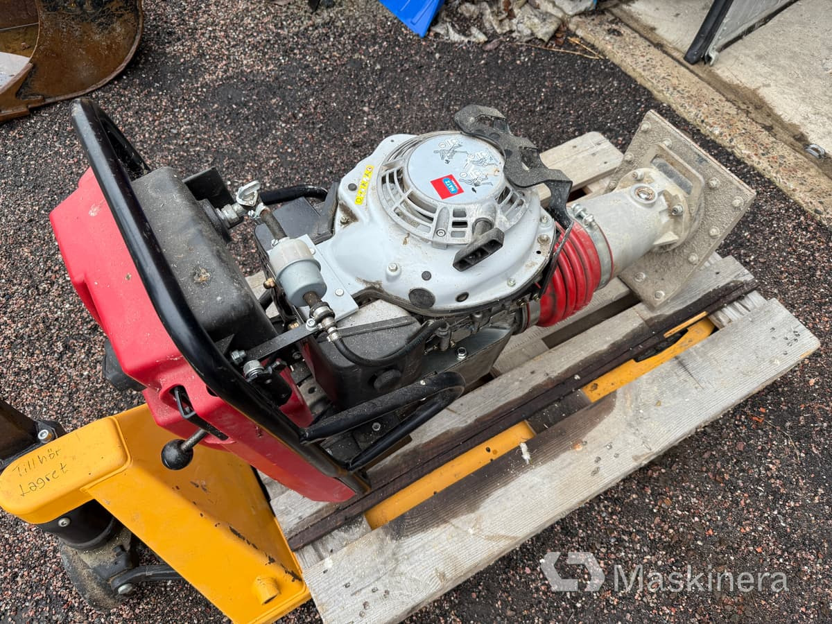 Lapvibrátor Stamp Swepac T84: 6 kép. Lapvibrátor Stamp Swepac T84: 6 kép.