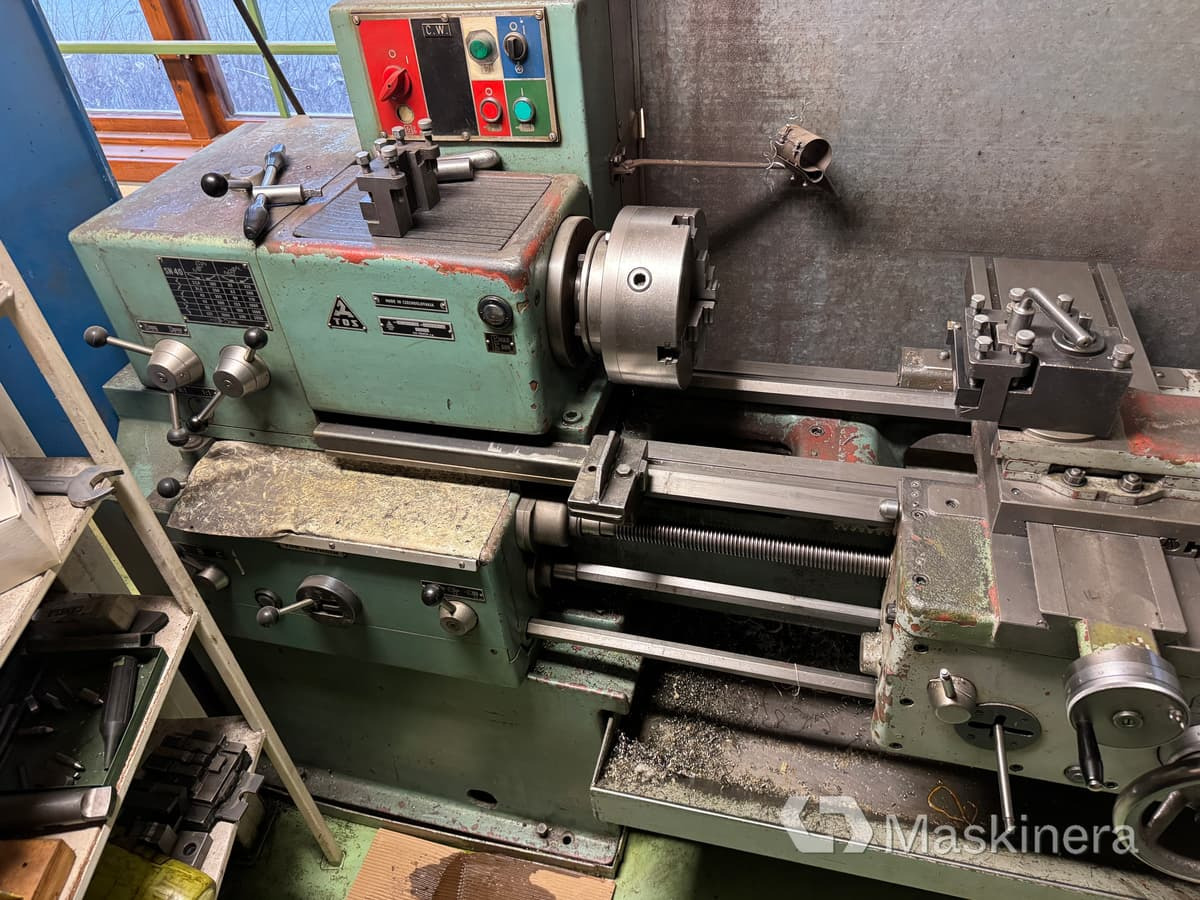 Svarv Tos Trencin SN 40 B med tillbehör - Fémeszterga: 2 kép. Svarv Tos Trencin SN 40 B med tillbehör - Fémeszterga: 2 kép.