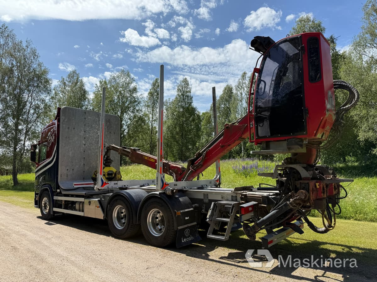 Timmerbil Scania R650B 6x4 NB med kran - Rönkszállító teherautó: 4 kép. Timmerbil Scania R650B 6x4 NB med kran - Rönkszállító teherautó: 4 kép.
