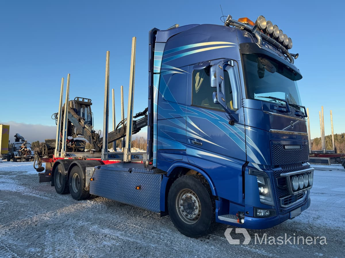 Timmerbil Volvo FH16 - Rönkszállító teherautó: 1 kép. Timmerbil Volvo FH16 - Rönkszállító teherautó: 1 kép.