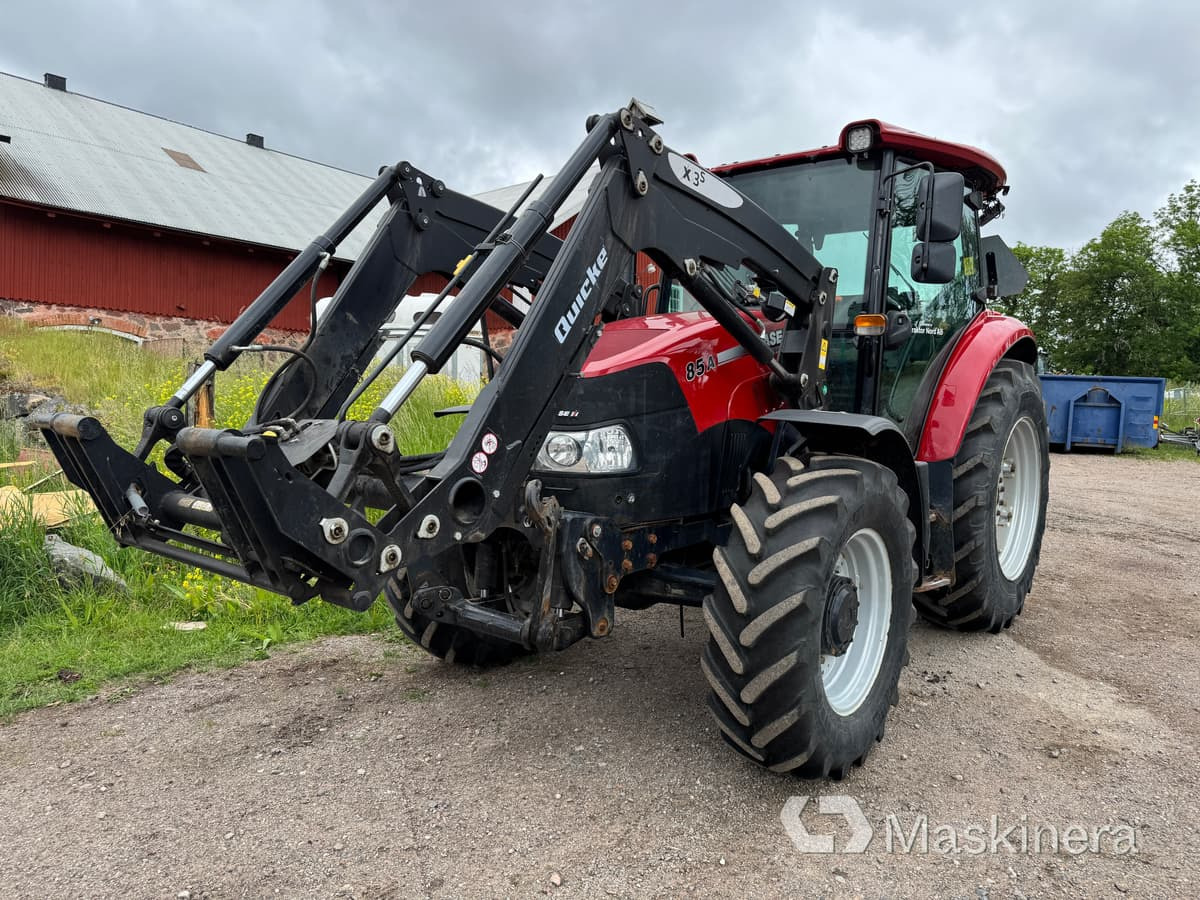Traktor Case Farmall 85A med lastare - Traktor: 2 kép. Traktor Case Farmall 85A med lastare - Traktor: 2 kép.