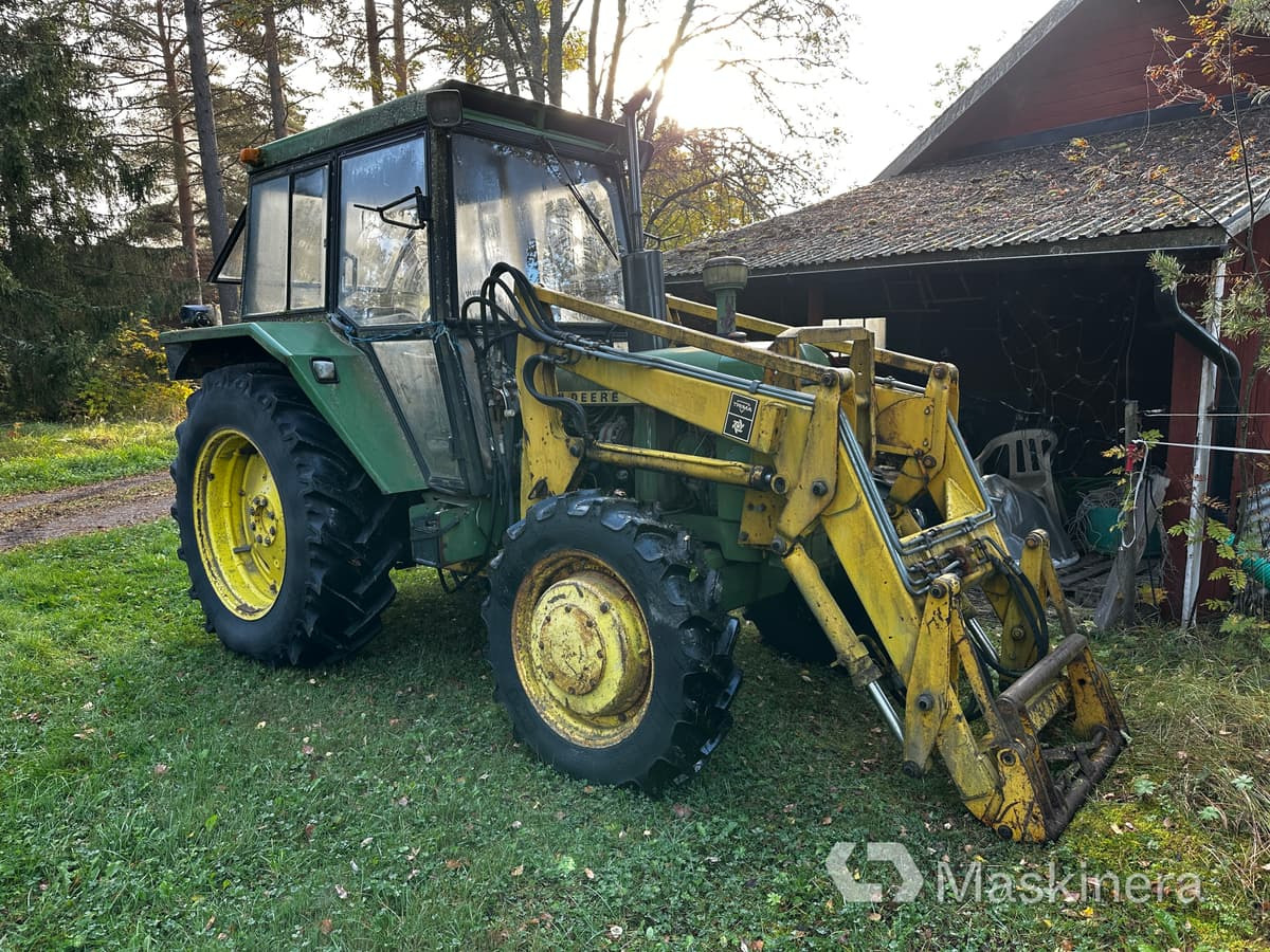Traktor John Deere 2130 (Rep.objekt) - Traktor: 1 kép. Traktor John Deere 2130 (Rep.objekt) - Traktor: 1 kép.