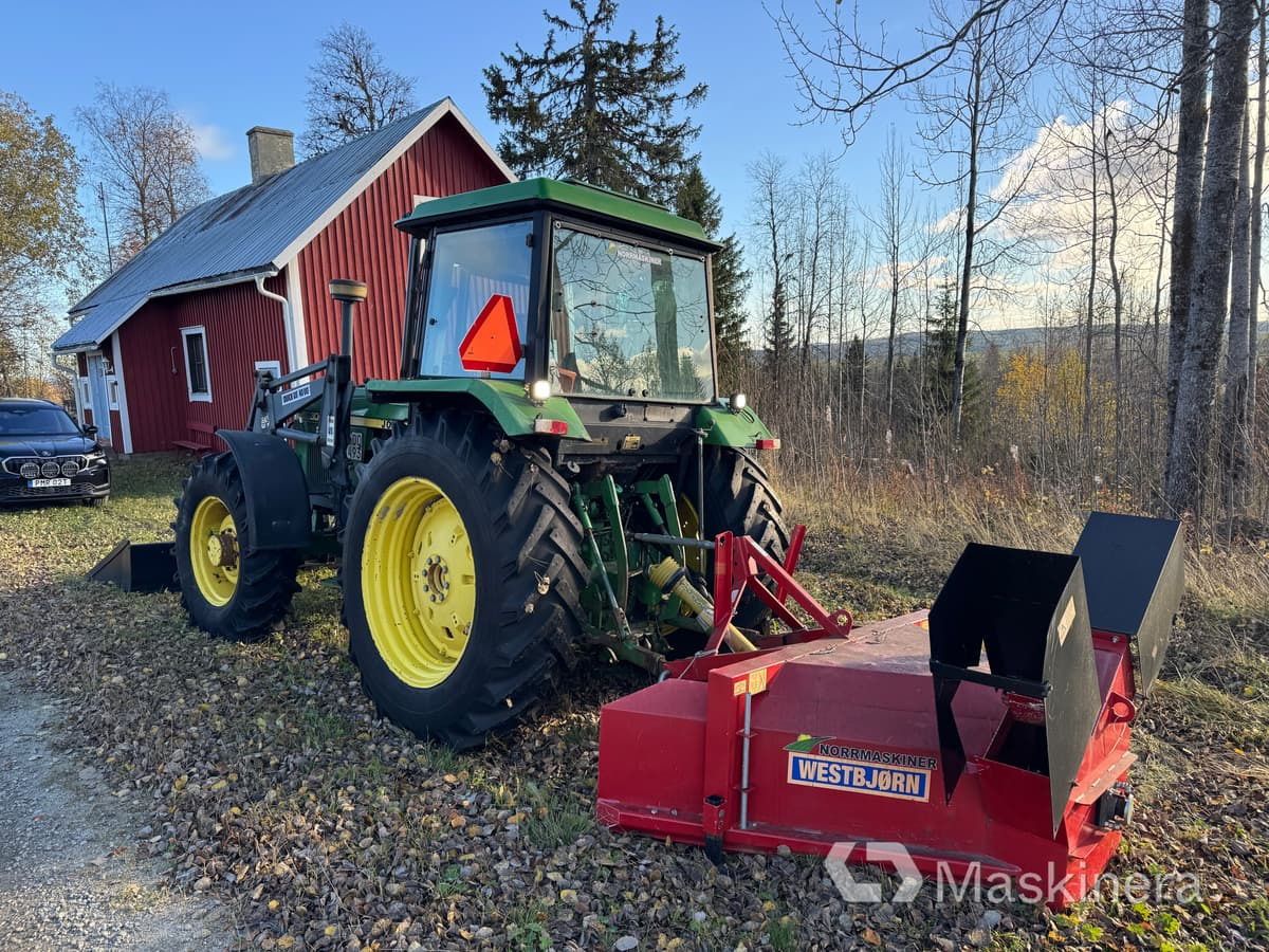 Traktor John Deere 3040 Mfwd med tillbehör - Traktor: 3 kép. Traktor John Deere 3040 Mfwd med tillbehör - Traktor: 3 kép.