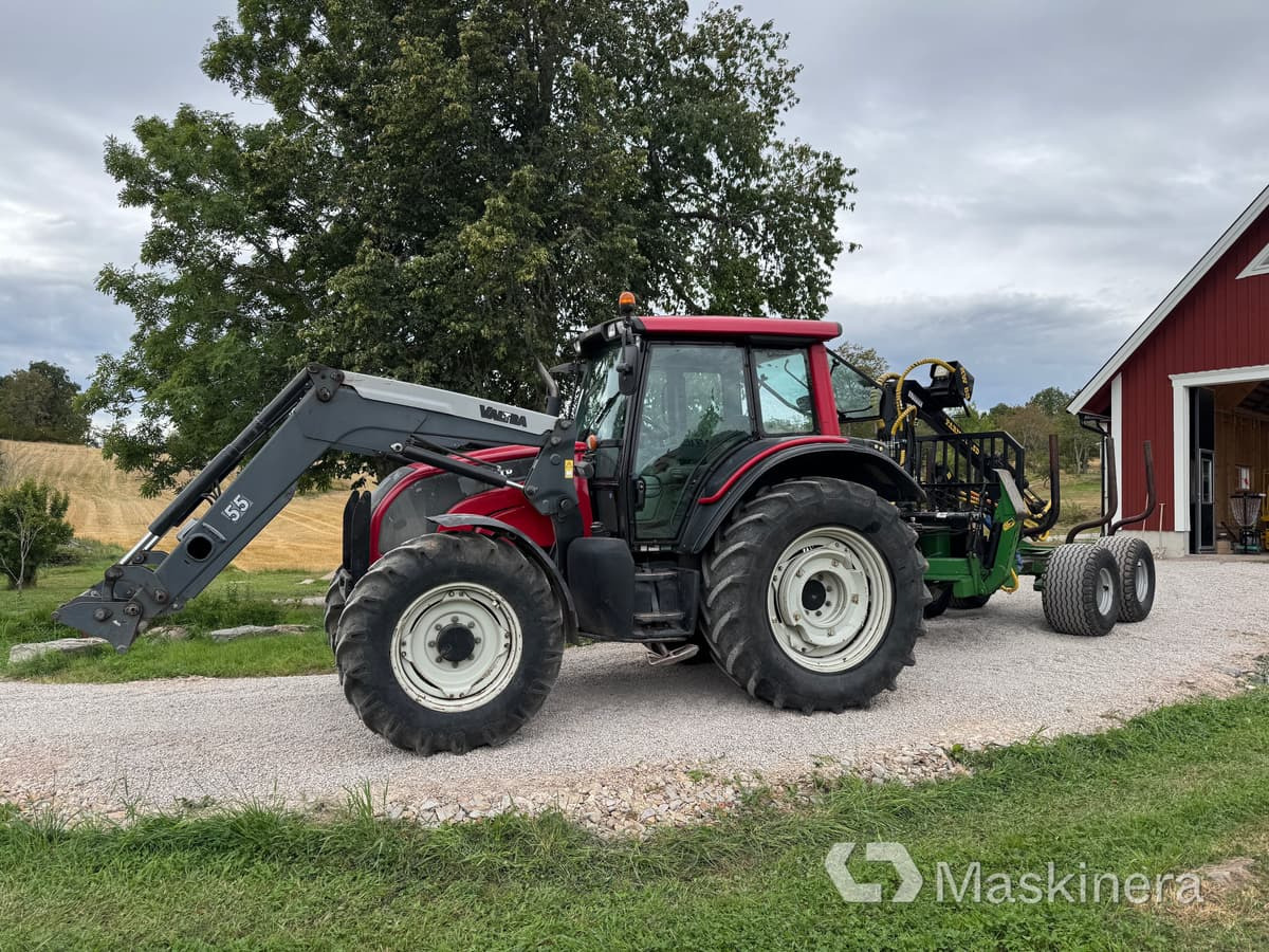 Valtra N121 & Farma CT 6,5-12 Traktor Valtra N121 Advance med frontlastare & Skogskärra Farma T12 - Traktor: 1 kép. Valtra N121 & Farma CT 6,5-12 Traktor Valtra N121 Advance med frontlastare & Skogskärra Farma T12 - Traktor: 1 kép.