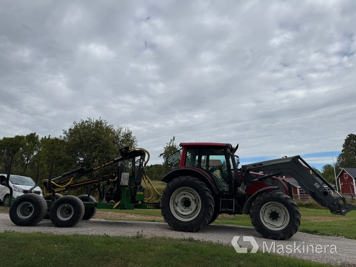 Valtra N121 & Farma CT 6,5-12 Traktor Valtra N121 Advance med frontlastare & Skogskärra Farma T12 - Traktor: 5 kép. Valtra N121 & Farma CT 6,5-12 Traktor Valtra N121 Advance med frontlastare & Skogskärra Farma T12 - Traktor: 5 kép.