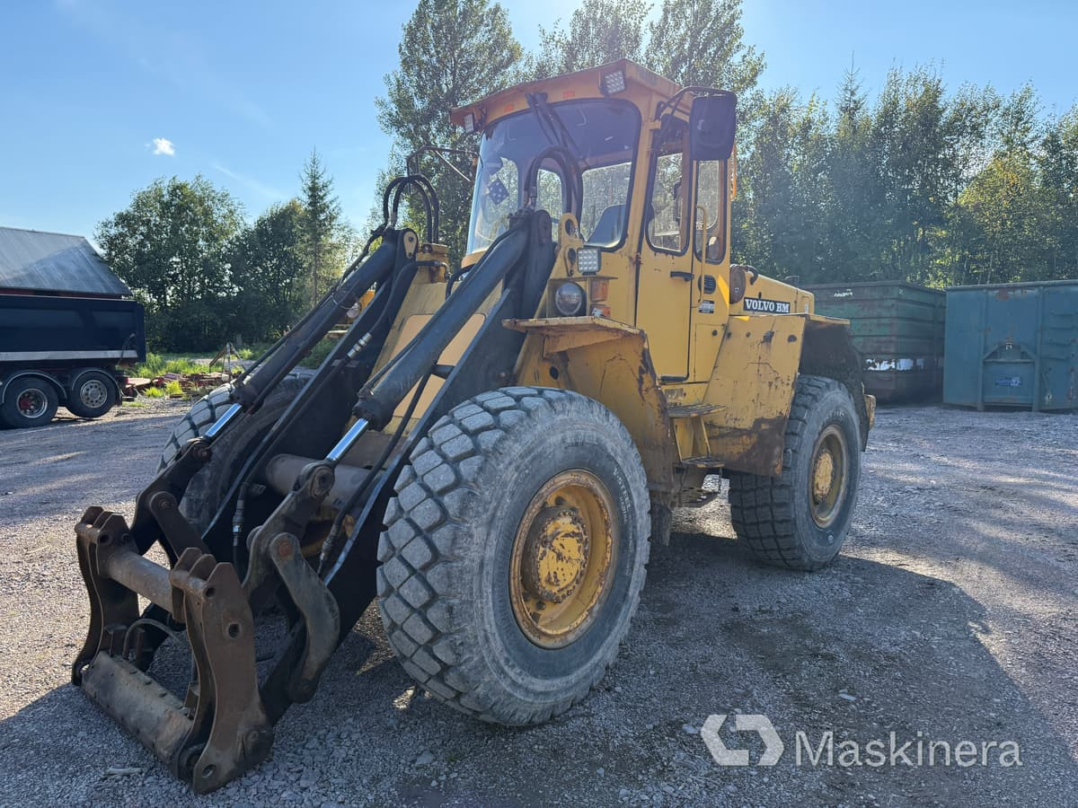 Volvo BM L70 Hjullastare Volvo L70 med snöredskap - Gumikerekes homlokrakodó: 5 kép. Volvo BM L70 Hjullastare Volvo L70 med snöredskap - Gumikerekes homlokrakodó: 5 kép.
