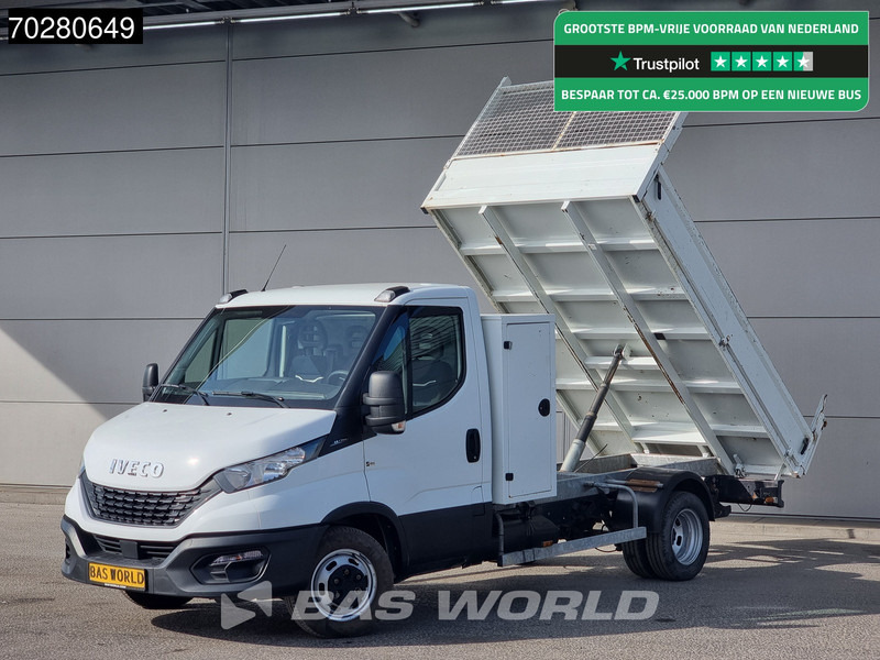 Iveco Daily 35C14 Kipper met Kist Dubbellucht 3,5t Trekhaak Airco Cruise Euro6 Kieper Tipper Benne Airco Trekhaak Cruise control - Billenőplatós kisteherautó: 1 kép. Iveco Daily 35C14 Kipper met Kist Dubbellucht 3,5t Trekhaak Airco Cruise Euro6 Kieper Tipper Benne Airco Trekhaak Cruise control - Billenőplatós kisteherautó: 1 kép.