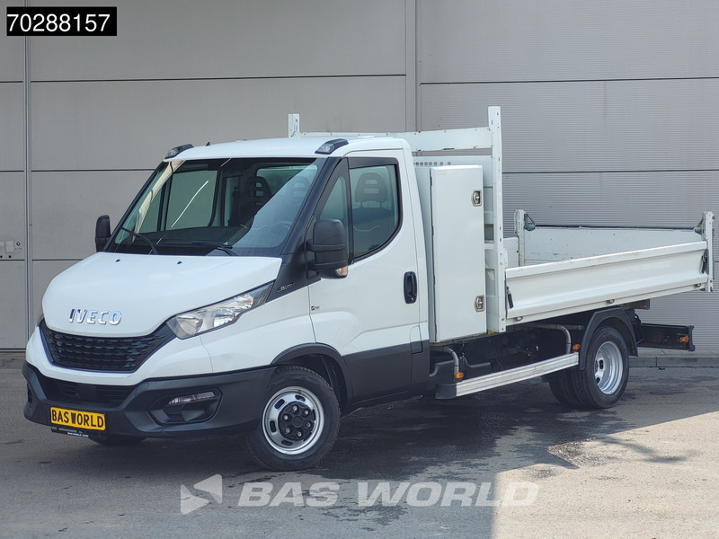 Iveco Daily 35C14 Kipper met Kist Dubbellucht 3,5t Trekhaak Airco Cruise Euro6 Tipper Benne Kieper 2m3 Airco Trekhaak Cruise control - Billenőplatós kisteherautó: 3 kép. Iveco Daily 35C14 Kipper met Kist Dubbellucht 3,5t Trekhaak Airco Cruise Euro6 Tipper Benne Kieper 2m3 Airco Trekhaak Cruise control - Billenőplatós kisteherautó: 3 kép.