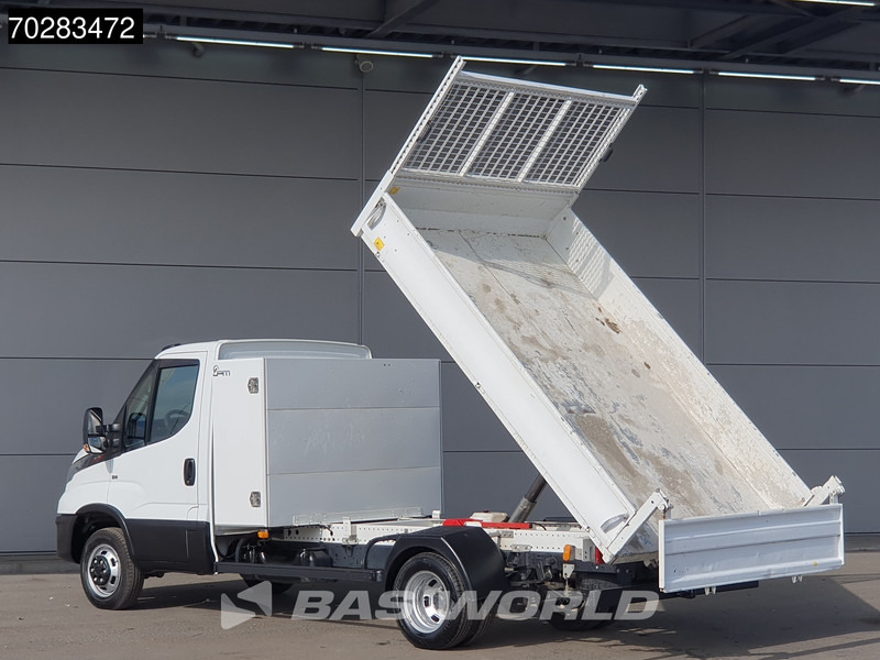 Iveco Daily 35C16 3.0L Kipper met Kist Dubbellucht 3,5t Trekhaak Airco Cruise Euro6 Tipper Benne Kieper 2m3 Airco Trekhaak Cruise control - Billenőplatós kisteherautó: 2 kép. Iveco Daily 35C16 3.0L Kipper met Kist Dubbellucht 3,5t Trekhaak Airco Cruise Euro6 Tipper Benne Kieper 2m3 Airco Trekhaak Cruise control - Billenőplatós kisteherautó: 2 kép.