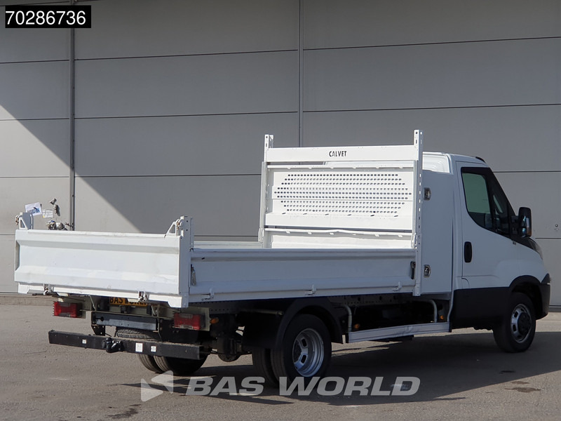 Iveco Daily 35C18 3.0L Automaat Kipper met Kist Dubbellucht 3,5t Trekhaak Airco Euro6 Tipper Kieper Benne 2m3 Airco Trekhaak Cruise control - Billenőplatós kisteherautó: 5 kép. Iveco Daily 35C18 3.0L Automaat Kipper met Kist Dubbellucht 3,5t Trekhaak Airco Euro6 Tipper Kieper Benne 2m3 Airco Trekhaak Cruise control - Billenőplatós kisteherautó: 5 kép.