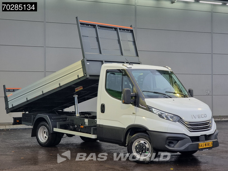 Iveco Daily 35C21 3.0L 210PK Automaat Open Laadbak 2025 model ACC Airco CarPlay Pritsche Pickup Open Box Airco - Platós kisteherautó: 2 kép. Iveco Daily 35C21 3.0L 210PK Automaat Open Laadbak 2025 model ACC Airco CarPlay Pritsche Pickup Open Box Airco - Platós kisteherautó: 2 kép.