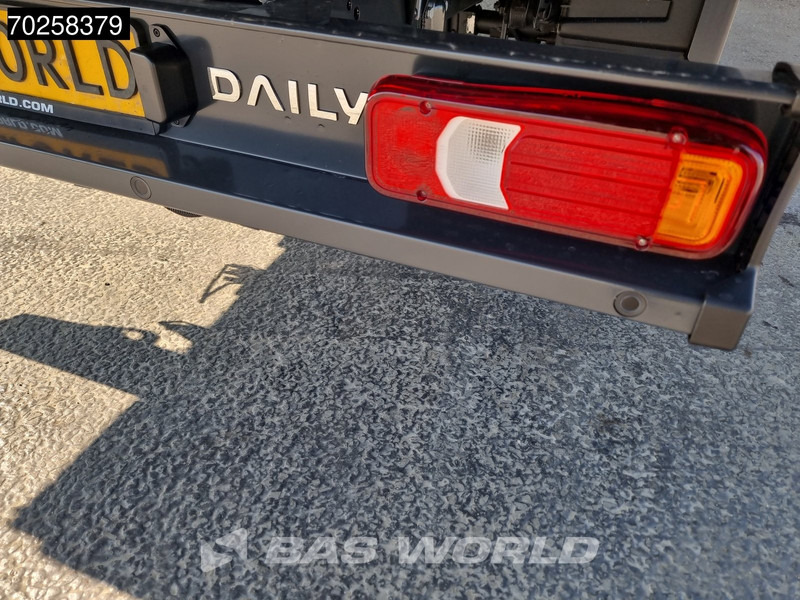 Iveco Daily 35C21 3.0L Black Edition Automaat 210PK 2025-Model Open laadbak Dubbellucht CarPlay ACC LED 3,5T Trekvermogen Euro6 Pritsche Pic - Platós kisteherautó: 2 kép. Iveco Daily 35C21 3.0L Black Edition Automaat 210PK 2025-Model Open laadbak Dubbellucht CarPlay ACC LED 3,5T Trekvermogen Euro6 Pritsche Pic - Platós kisteherautó: 2 kép.