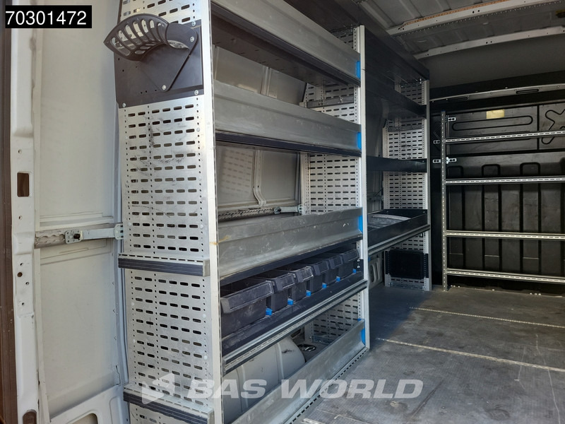 Iveco Daily 35S14 L2H2 Navi Camera Airco L2 10,8m3 Airco - Furgon: 5 kép. Iveco Daily 35S14 L2H2 Navi Camera Airco L2 10,8m3 Airco - Furgon: 5 kép.