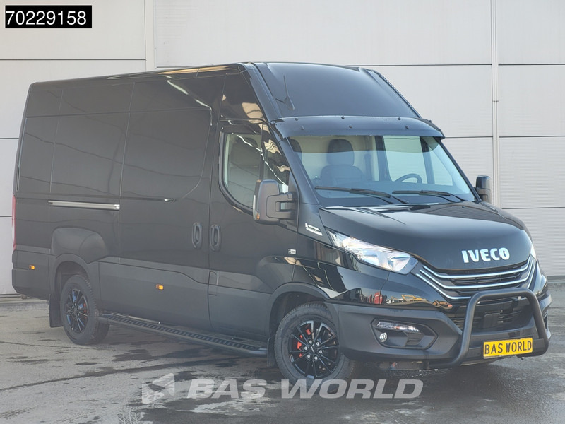 Iveco Daily 35S16 Automaat Black Edition L2H2 Airco Cruise Velgen 3500kg Trekgewicht Euro6 L2 12m3 Airco Cruise control - Furgon: 2 kép. Iveco Daily 35S16 Automaat Black Edition L2H2 Airco Cruise Velgen 3500kg Trekgewicht Euro6 L2 12m3 Airco Cruise control - Furgon: 2 kép.