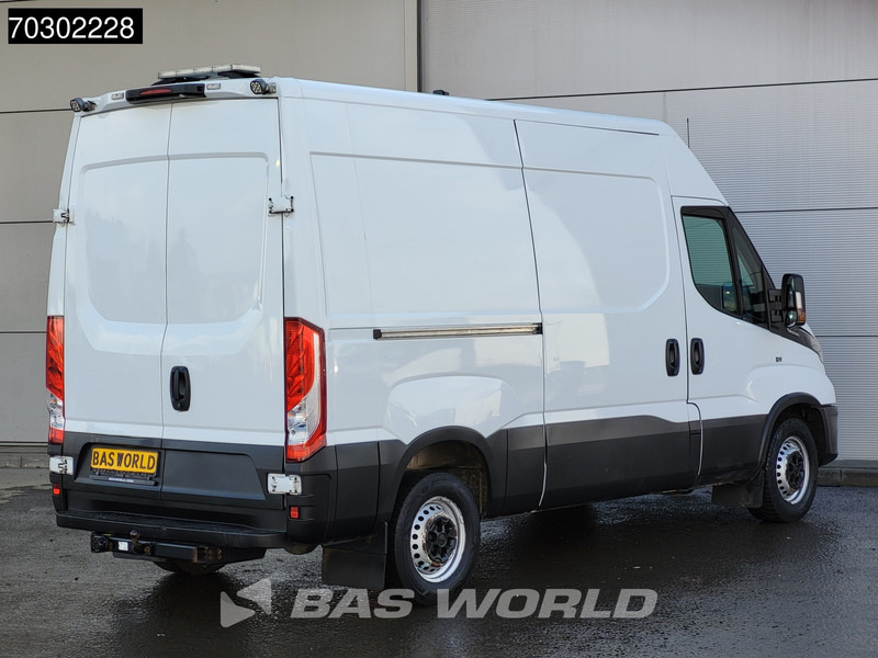 Iveco Daily 35S16 Automaat L2H2 3,5t Trekhaak 160PK ACC Navi Airco Camera Werkplaatsinrichting Euro6 L2 Airco Trekhaak - Furgon: 5 kép. Iveco Daily 35S16 Automaat L2H2 3,5t Trekhaak 160PK ACC Navi Airco Camera Werkplaatsinrichting Euro6 L2 Airco Trekhaak - Furgon: 5 kép.