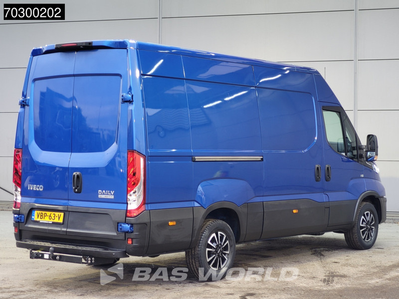 Iveco Daily 35S16 Automaat L2H2 3,5t Trekhaak ACC LED Airco Cruise Camera Parkeersensoren LM-Velgen Euro6 L2 Airco Trekhaak - Furgon: 5 kép. Iveco Daily 35S16 Automaat L2H2 3,5t Trekhaak ACC LED Airco Cruise Camera Parkeersensoren LM-Velgen Euro6 L2 Airco Trekhaak - Furgon: 5 kép.