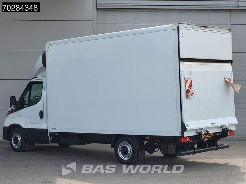 Iveco Daily 35S16 Automaat Laadklep Bakwagen 160PK Airco Camera Euro6 Meubelbak Koffer 21m3 Airco - Dobozos kisteherautó: 2 kép. Iveco Daily 35S16 Automaat Laadklep Bakwagen 160PK Airco Camera Euro6 Meubelbak Koffer 21m3 Airco - Dobozos kisteherautó: 2 kép.