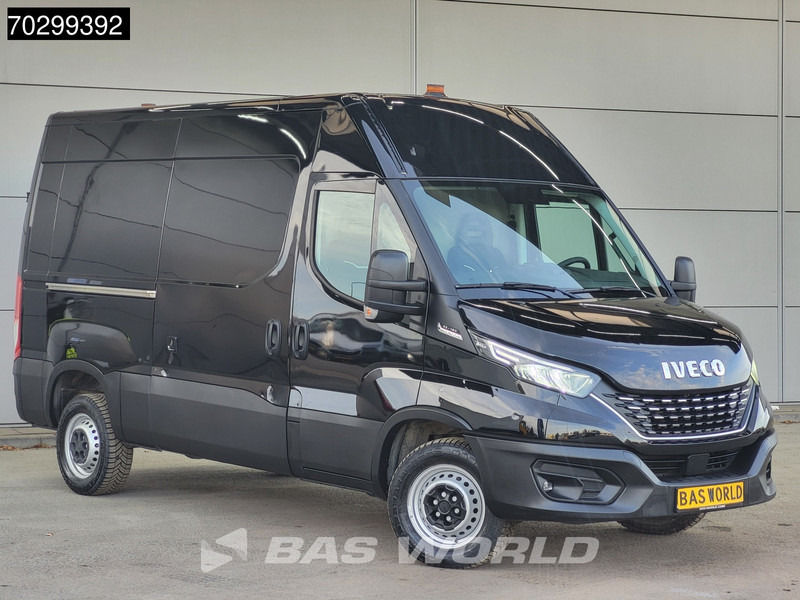 Iveco Daily 35S18 3.0L Automaat L2H2 180PK ACC LED Navi Airco 3,5t Trekgewicht Euro6 L2H2 Airco - Furgon: 3 kép. Iveco Daily 35S18 3.0L Automaat L2H2 180PK ACC LED Navi Airco 3,5t Trekgewicht Euro6 L2H2 Airco - Furgon: 3 kép.
