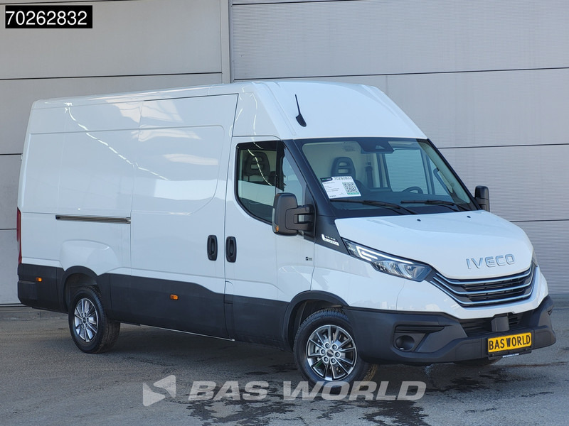 Iveco Daily 35S21 210PK 3.0L Automaat 2025 model L2H2 ACC LED CarPlay Velgen Camera 12m3 Airco - Furgon: 2 kép. Iveco Daily 35S21 210PK 3.0L Automaat 2025 model L2H2 ACC LED CarPlay Velgen Camera 12m3 Airco - Furgon: 2 kép.