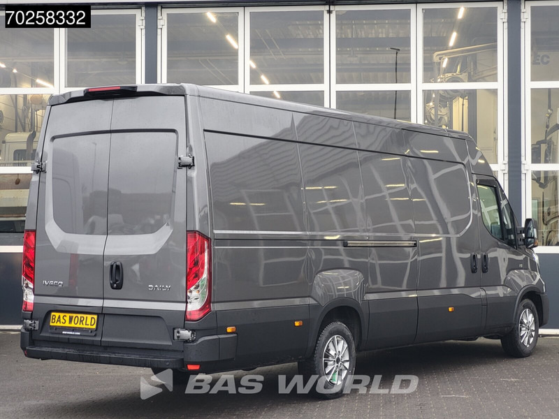 Iveco Daily 35S21 210PK 3.0L Automaat 2025 model L3H2 ACC LED CarPlay Velgen Camera 16m3 Airco - Furgon: 2 kép. Iveco Daily 35S21 210PK 3.0L Automaat 2025 model L3H2 ACC LED CarPlay Velgen Camera 16m3 Airco - Furgon: 2 kép.