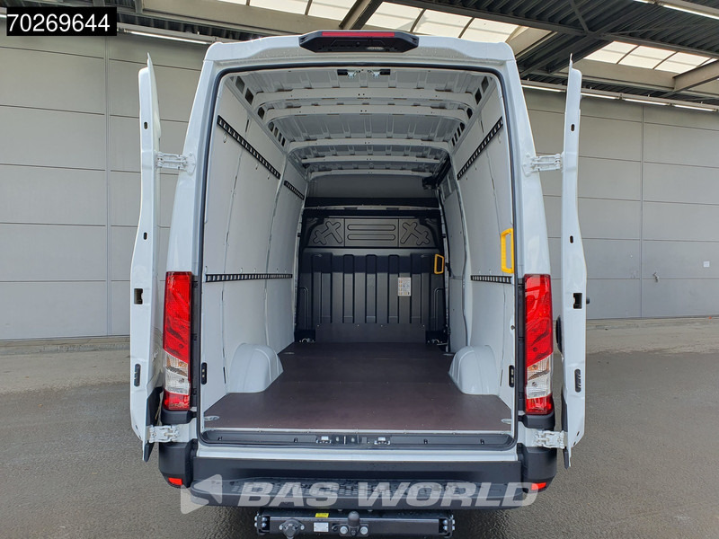 Iveco Daily 35S21 3.0L Automaat Black Edition 2025 model L2H2 Trekhaak Tacho ACC LED CarPlay Velgen Camera 12m3 Airco Trekhaak - Furgon: 3 kép. Iveco Daily 35S21 3.0L Automaat Black Edition 2025 model L2H2 Trekhaak Tacho ACC LED CarPlay Velgen Camera 12m3 Airco Trekhaak - Furgon: 3 kép.