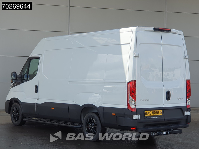 Iveco Daily 35S21 3.0L Automaat Black Edition 2025 model L2H2 Trekhaak Tacho ACC LED CarPlay Velgen Camera 12m3 Airco Trekhaak - Furgon: 2 kép. Iveco Daily 35S21 3.0L Automaat Black Edition 2025 model L2H2 Trekhaak Tacho ACC LED CarPlay Velgen Camera 12m3 Airco Trekhaak - Furgon: 2 kép.