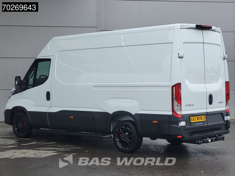 Iveco Daily 35S21 3.0L Automaat Black Edition 2025 model L2H2 Trekhaak Tacho ACC LED CarPlay Velgen Camera 12m3 Airco Trekhaak - Furgon: 2 kép. Iveco Daily 35S21 3.0L Automaat Black Edition 2025 model L2H2 Trekhaak Tacho ACC LED CarPlay Velgen Camera 12m3 Airco Trekhaak - Furgon: 2 kép.