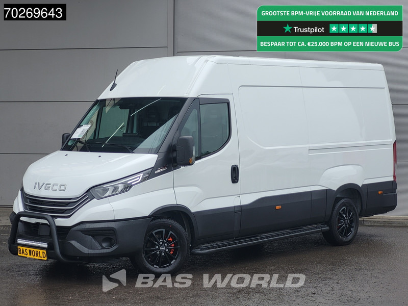 Iveco Daily 35S21 3.0L Automaat Black Edition 2025 model L2H2 Trekhaak Tacho ACC LED CarPlay Velgen Camera 12m3 Airco Trekhaak - Furgon: 1 kép. Iveco Daily 35S21 3.0L Automaat Black Edition 2025 model L2H2 Trekhaak Tacho ACC LED CarPlay Velgen Camera 12m3 Airco Trekhaak - Furgon: 1 kép.