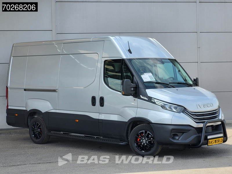 Iveco Daily 35S21 3.0L Automaat Black Edition L2H2 LED ACC Airco Camera 3,5t Trekgewicht Parkeersensoren L3 12m3 Airco - Furgon: 5 kép. Iveco Daily 35S21 3.0L Automaat Black Edition L2H2 LED ACC Airco Camera 3,5t Trekgewicht Parkeersensoren L3 12m3 Airco - Furgon: 5 kép.