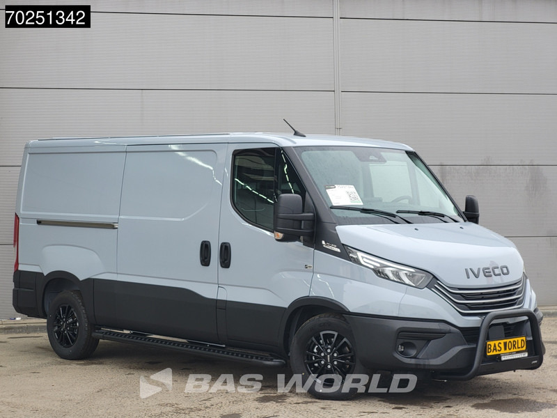 Iveco Daily 35S21 3.0L Automaat Laag dak L2H1 2025model Unieke kleur! LED Navi ACC Camera 8m3 Airco Trekhaak - Furgon: 2 kép. Iveco Daily 35S21 3.0L Automaat Laag dak L2H1 2025model Unieke kleur! LED Navi ACC Camera 8m3 Airco Trekhaak - Furgon: 2 kép.