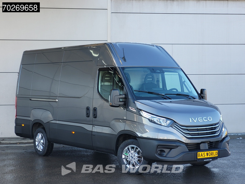 Iveco Daily 35S21 Automaat 210PK L2H2 3,5t Trekhaak ACC LED CarPlay LM-Velgen Camera Parkeersensoren Tacho Euro6 L2 12m3 Airco Trekhaak - Furgon: 2 kép. Iveco Daily 35S21 Automaat 210PK L2H2 3,5t Trekhaak ACC LED CarPlay LM-Velgen Camera Parkeersensoren Tacho Euro6 L2 12m3 Airco Trekhaak - Furgon: 2 kép.