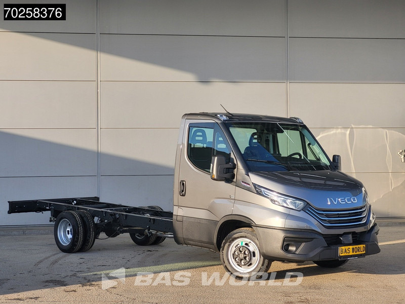 Iveco Daily 35C21 Automaat 410WB Chassis Cabine LED Navi ACC Fahrgestell Airco - Kisteherautó: 3 kép. Iveco Daily 35C21 Automaat 410WB Chassis Cabine LED Navi ACC Fahrgestell Airco - Kisteherautó: 3 kép.